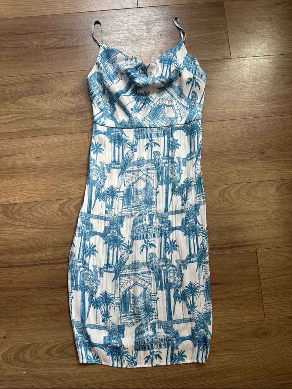 Blue and White dress, perfect for summer! Trip to Italy! Date Night! Size Large